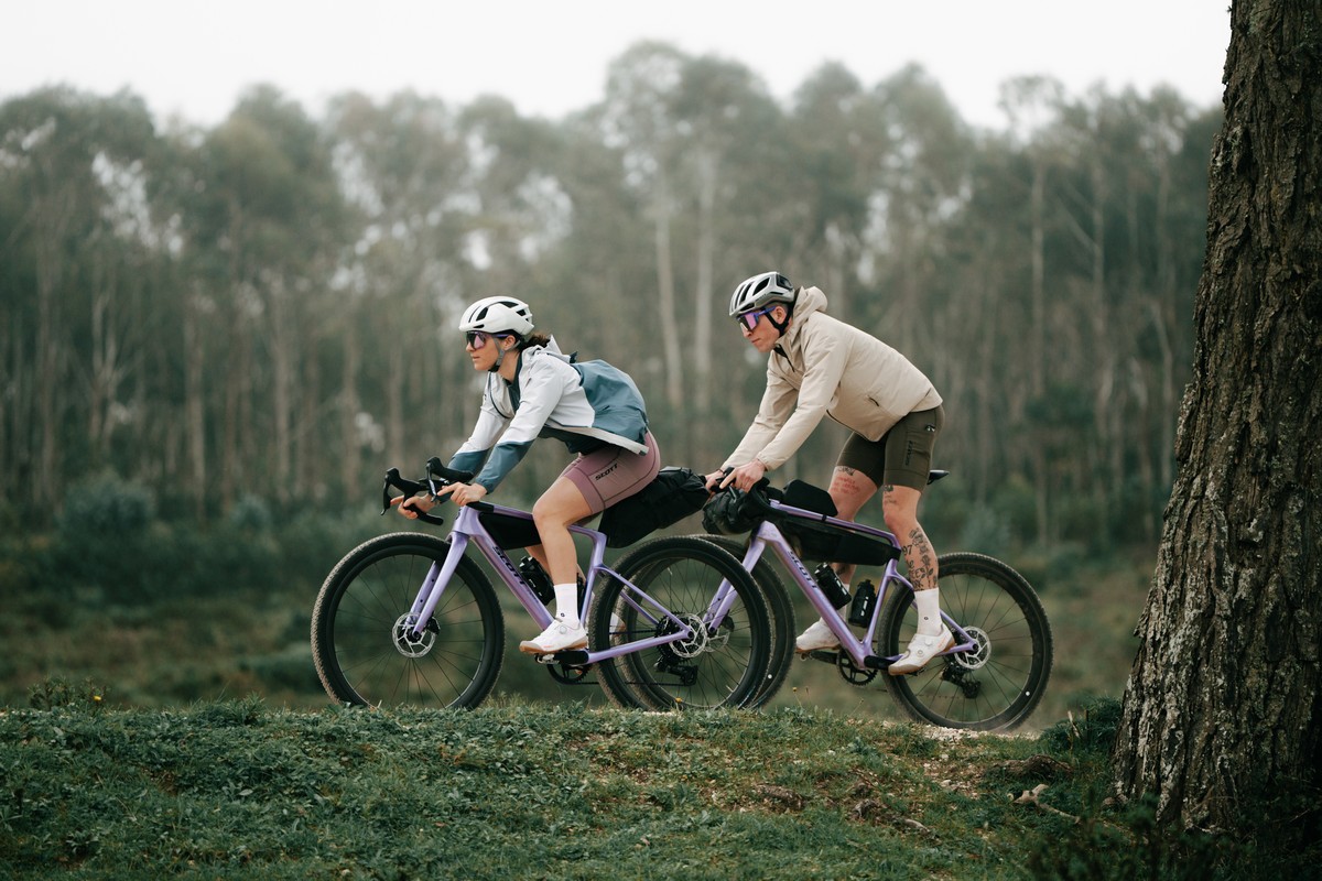 Gravel kolesarja na poti z novim Addict gravel 2027